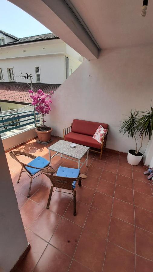 סרנדה Meni'S Family Apartament מראה חיצוני תמונה