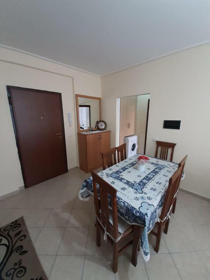 סרנדה Meni'S Family Apartament מראה חיצוני תמונה